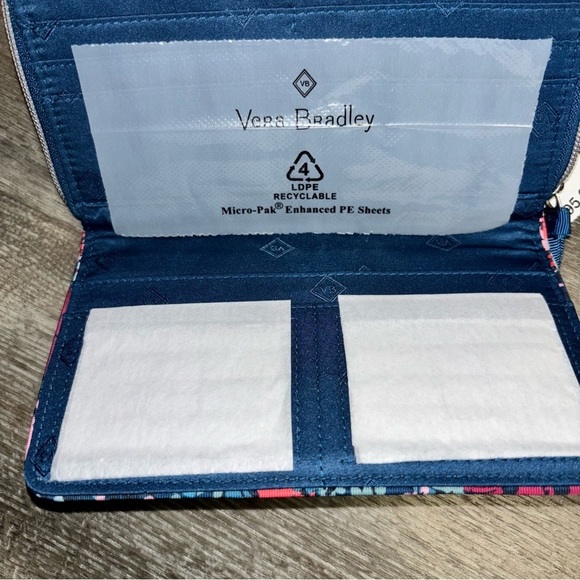 Vera Bradley Performance Twill Turnlock Wallet Cabbage Rose Cabernet NWT - Picture 6 of 7